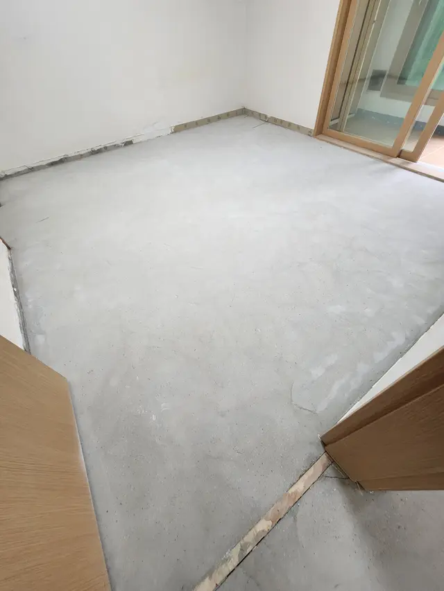 바닥 철거·샌딩 작업 참고 이미지