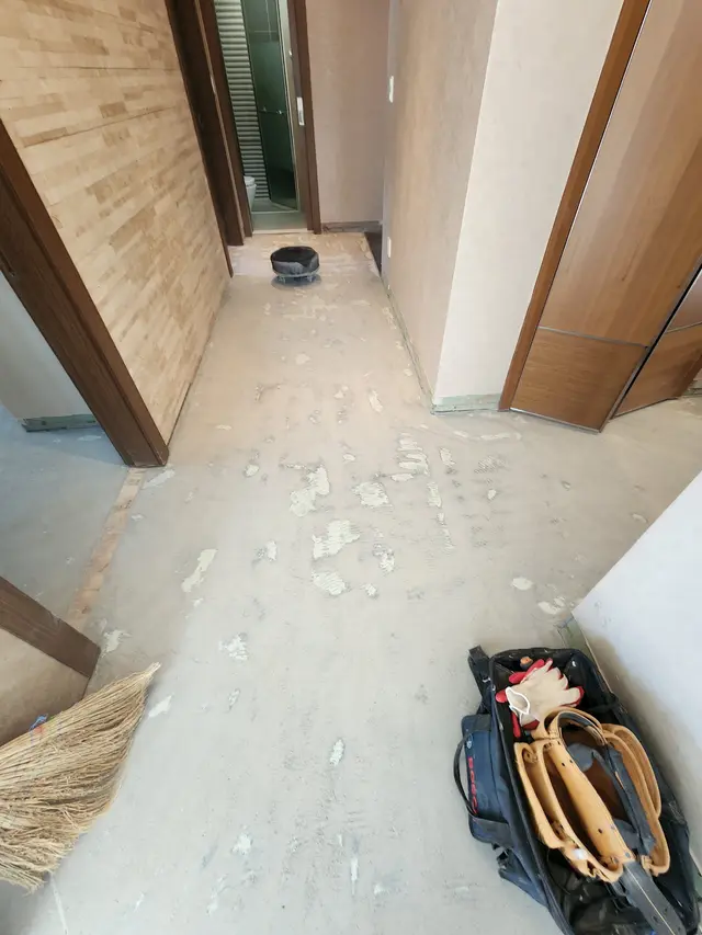 바닥 철거·샌딩 작업 참고 이미지