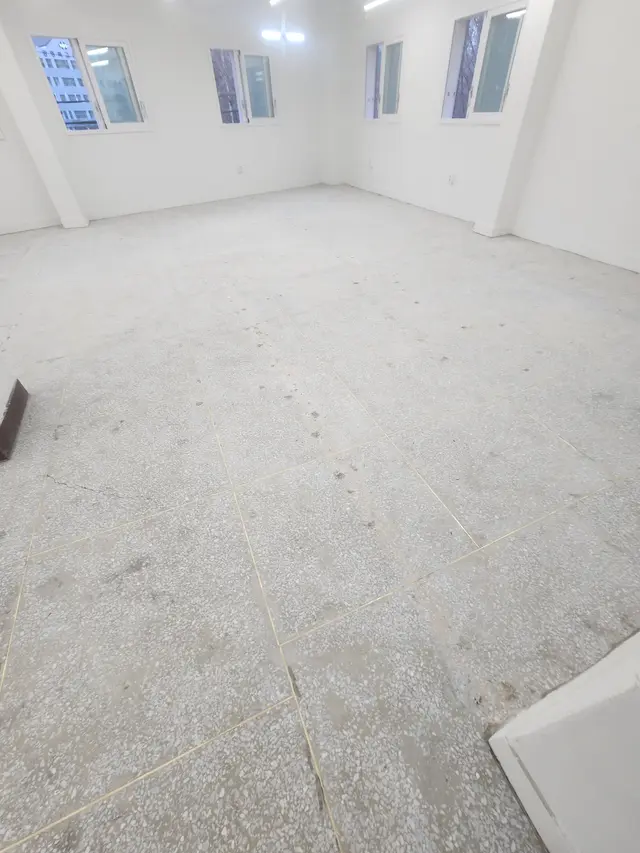 바닥 철거·샌딩 작업 참고 이미지