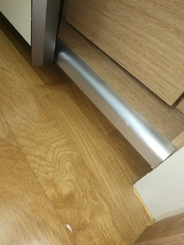 바닥 철거·샌딩 작업 참고 이미지
