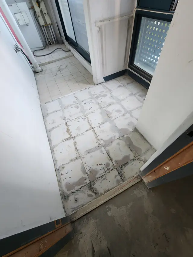 바닥 철거·샌딩 작업 참고 이미지